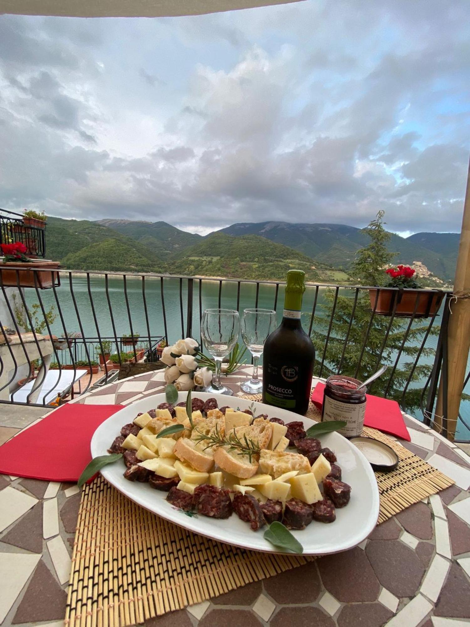 B&B La Casetta Sul Lago Colle di Tora Екстериор снимка