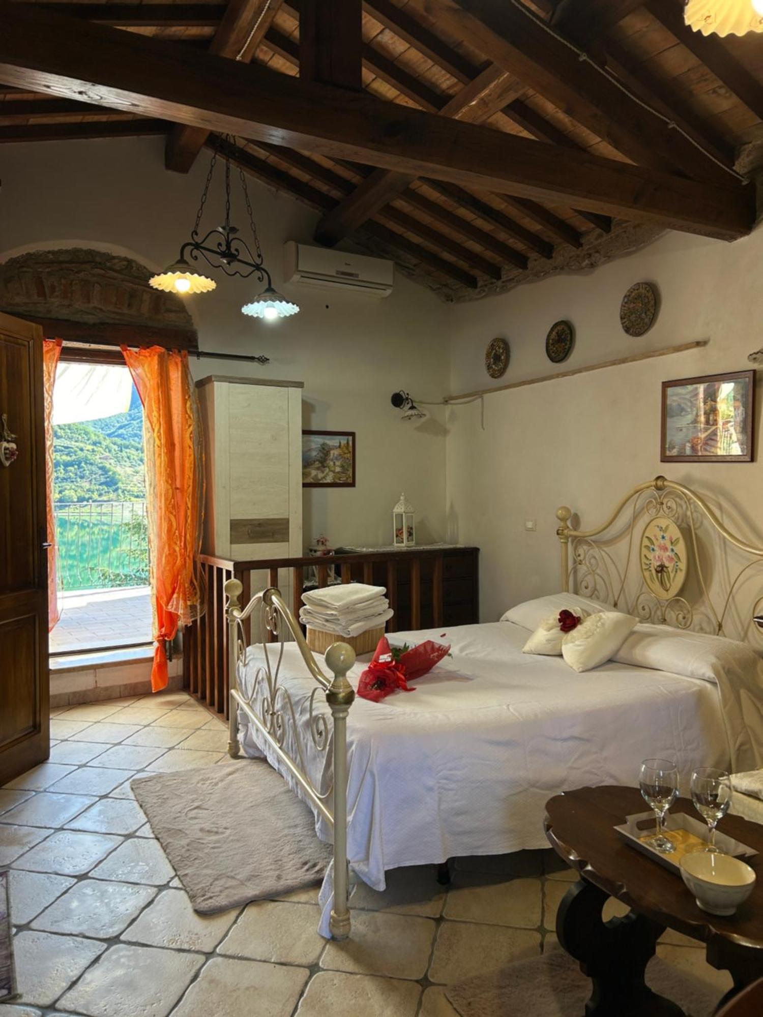 B&B La Casetta Sul Lago Colle di Tora Екстериор снимка